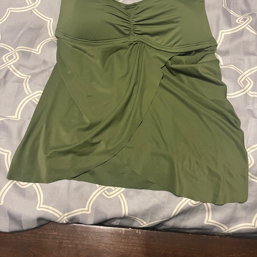 Olive Vince Camuto Ruched Tankini swim top sz Small. Never worn. New with tags.